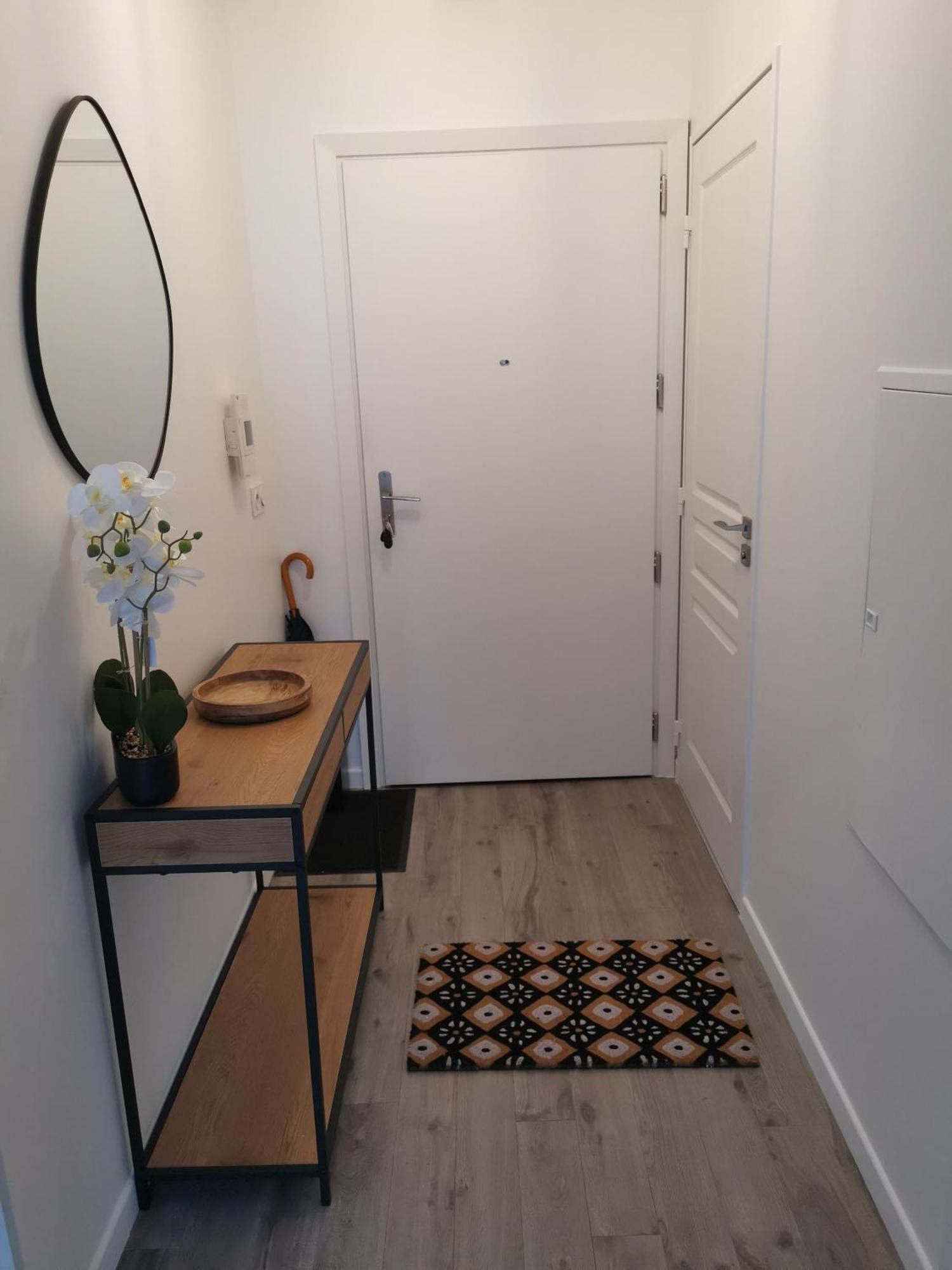 Cosy A Clichy, Avec Parking ,proche Paris! *